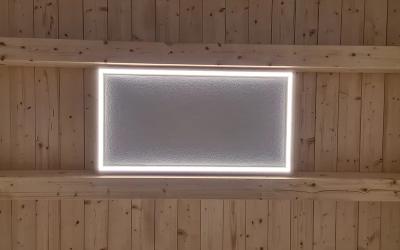 Infrarot-Heizpaneel an Holzdecke